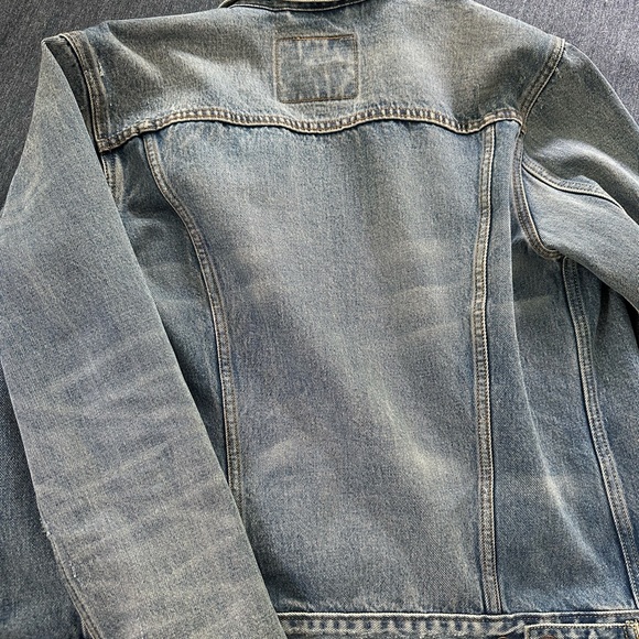 Levi’s Distressed Denim Jacket - Picture 7 of 7